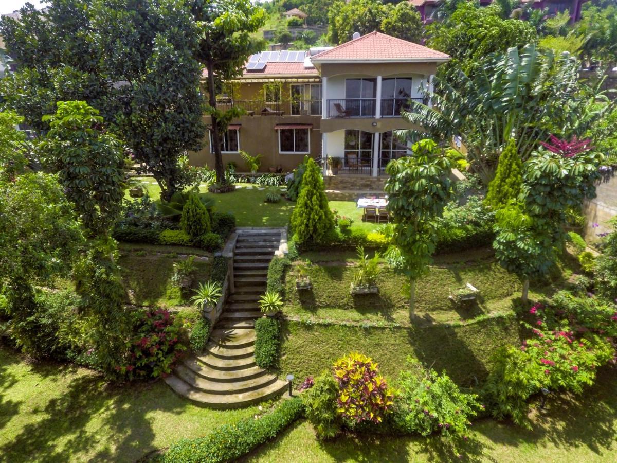 Bed and Breakfast Ewange - A Casa Mia Kampala Esterno foto
